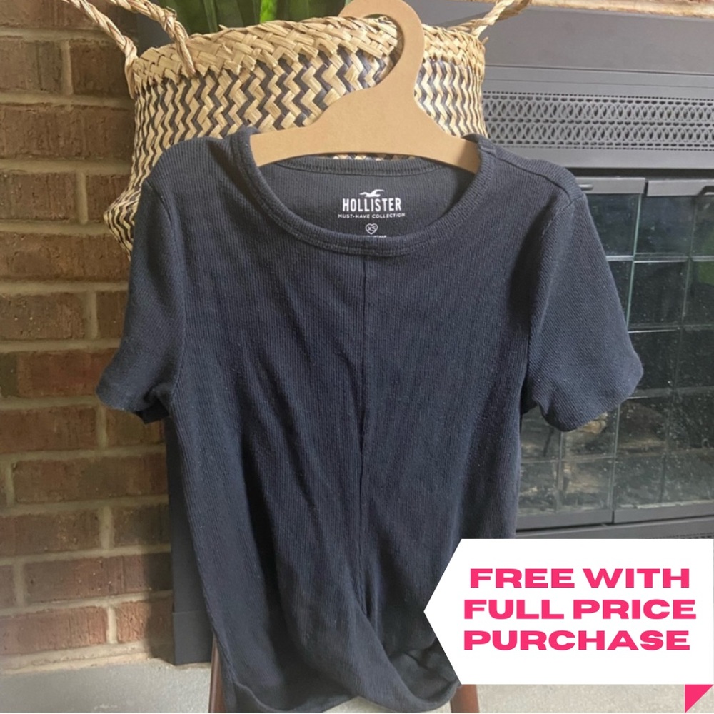 🟣3/$10 Simple Black Hollister Twisted Crop Top, Size XS